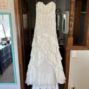Mermaid/trumpet wedding gown in ivory